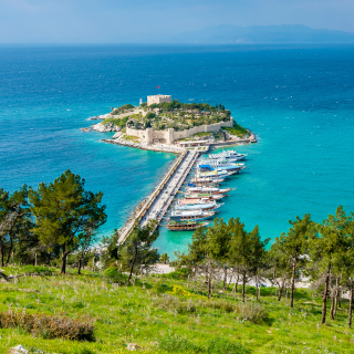 Kusadasi Burg mit davorliegenden Yachten