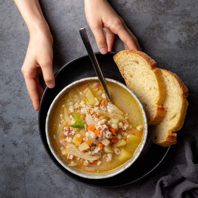 Suppe mit Brot