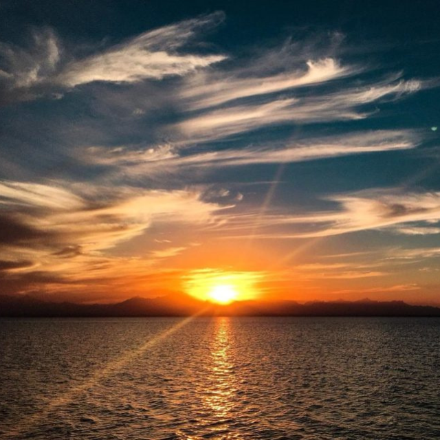 Sonnenuntergang über dem roten Meer in Hurghada