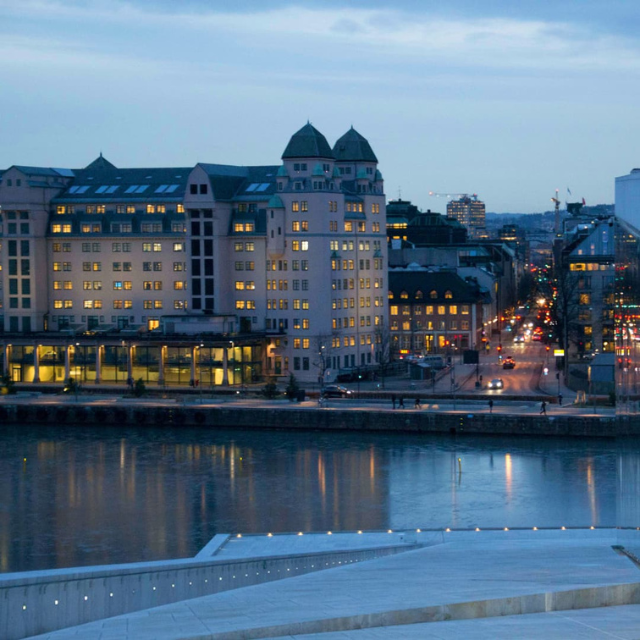Fluss und Gebäude in Oslo