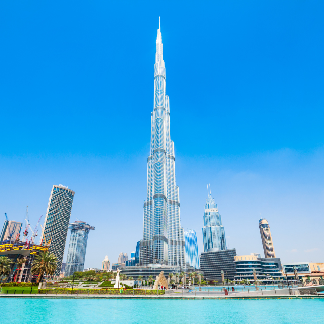Blick auf die gesamte Höhe des Burj Khalifa