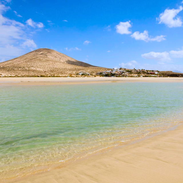 Blick auf Playa de Sotavento mit eingeschlossener Lagune