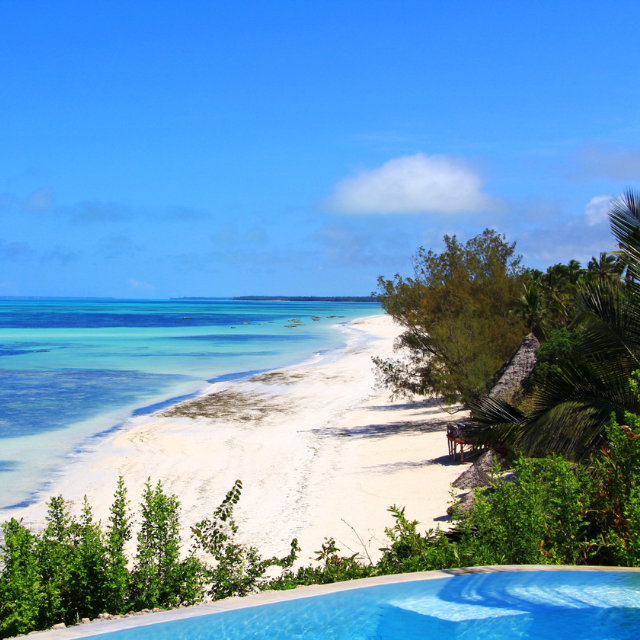 Pool und Strand am Kiwengwa Beach