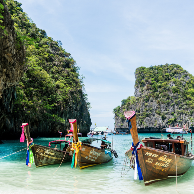 Bucht mit Booten auf Insel Phuket