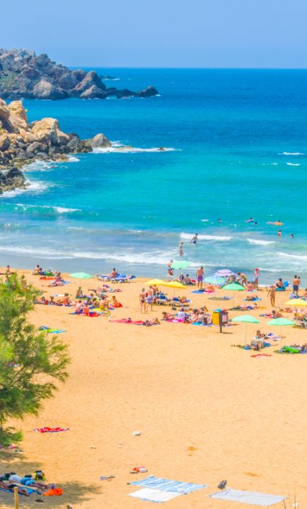 Golden Bay Strand in Malta