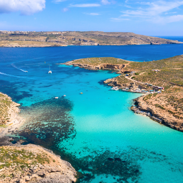 Luftaufnahme der großen, türkisblauen Blue Lagoon