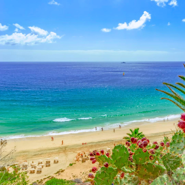 Flacher Strand von Playa de Esquinzo