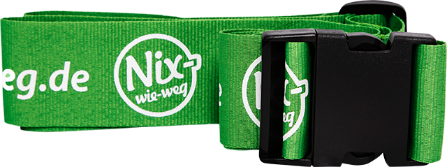 Grüner Koffergurt mit schwarzer Schnalle und wiederholenden Nix-wie-weg Logos entlang des Gurtes