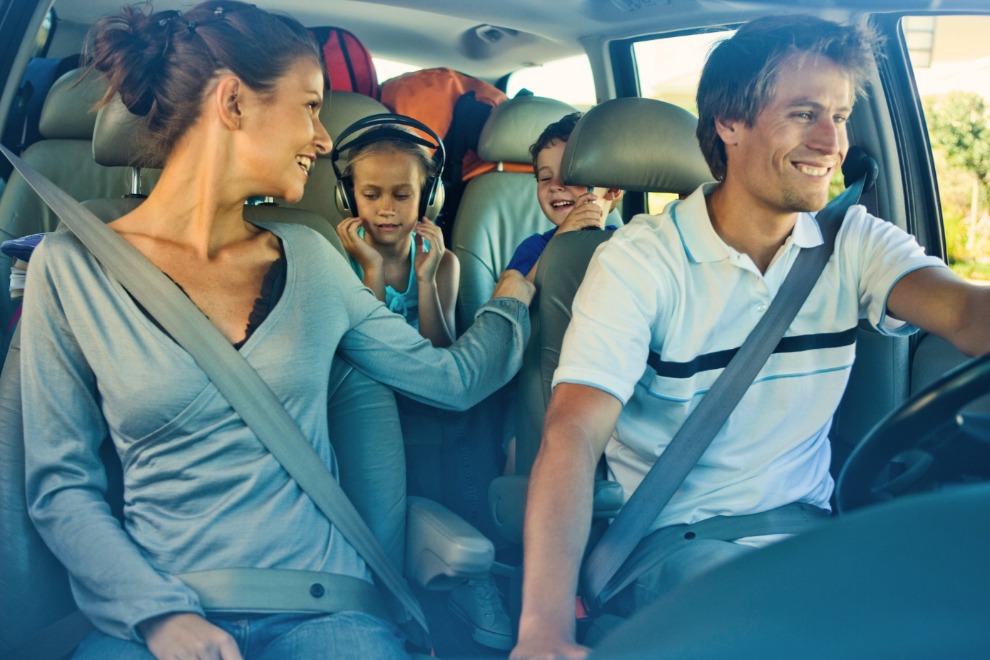 Familie im Auto
