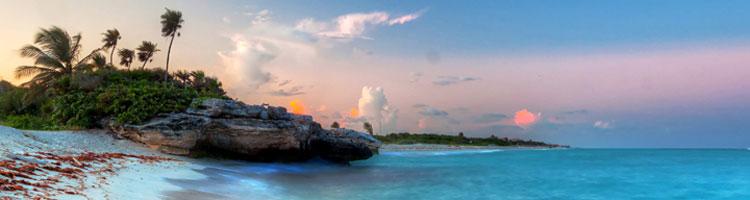 Türkises Wasser an der Küste von Mexiko Türkises Wasser an der Küste von Mexiko